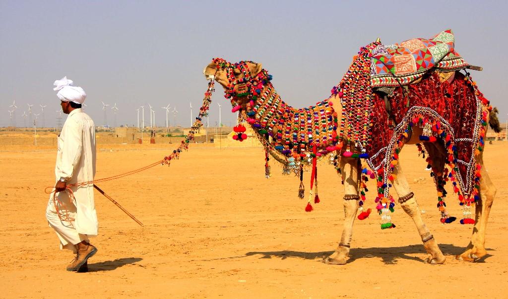 how does the architecture of jaisalmer tell its story?